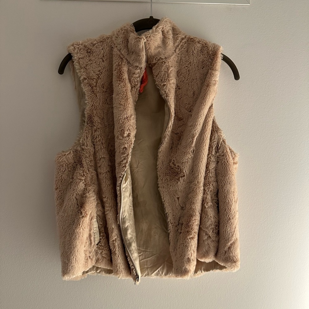 Eight Sixty Faux Fur Vest, size: M